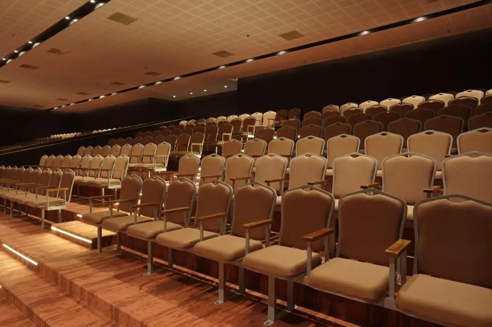 OYO Premium East Nada