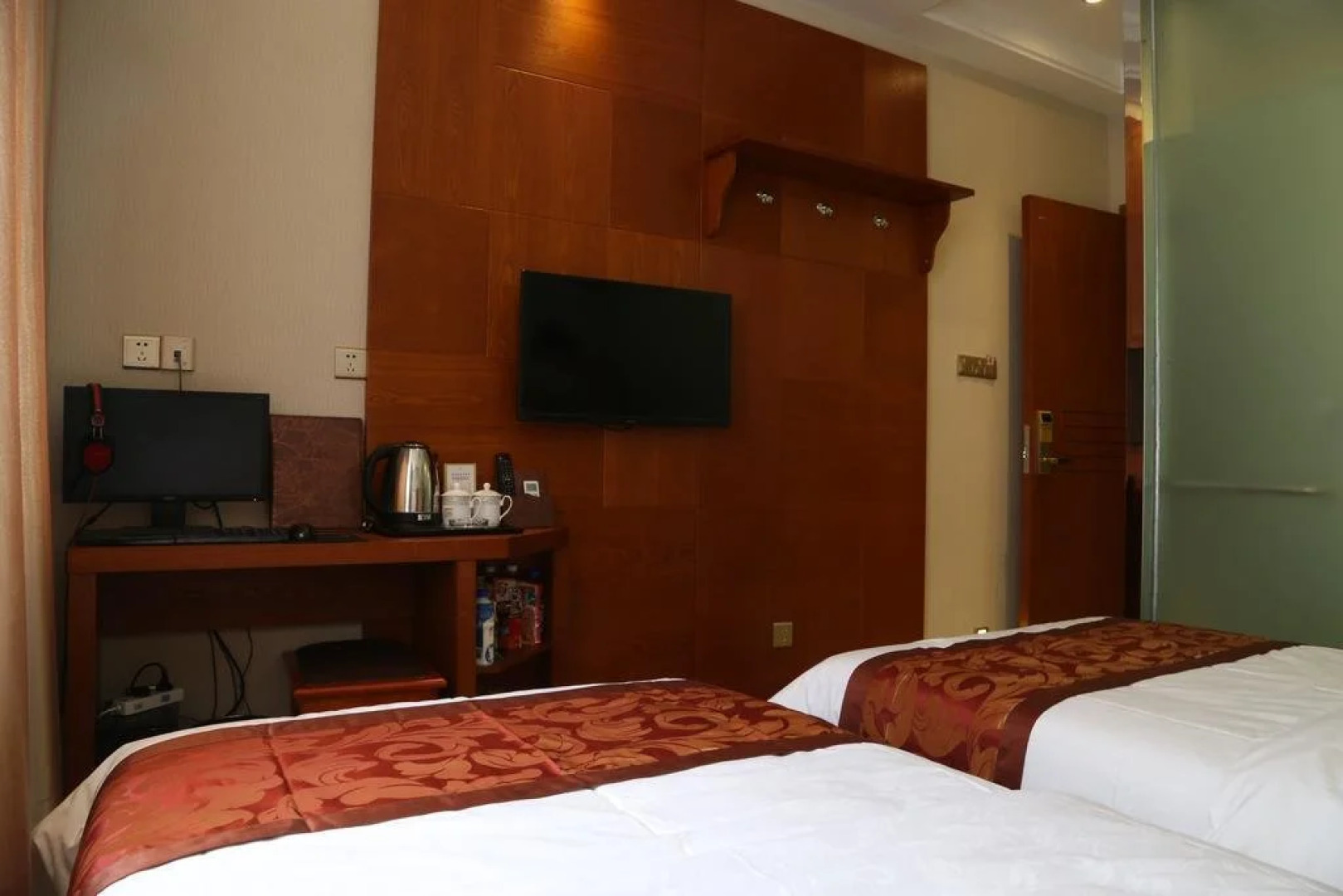 Golden Moon Business Hotel