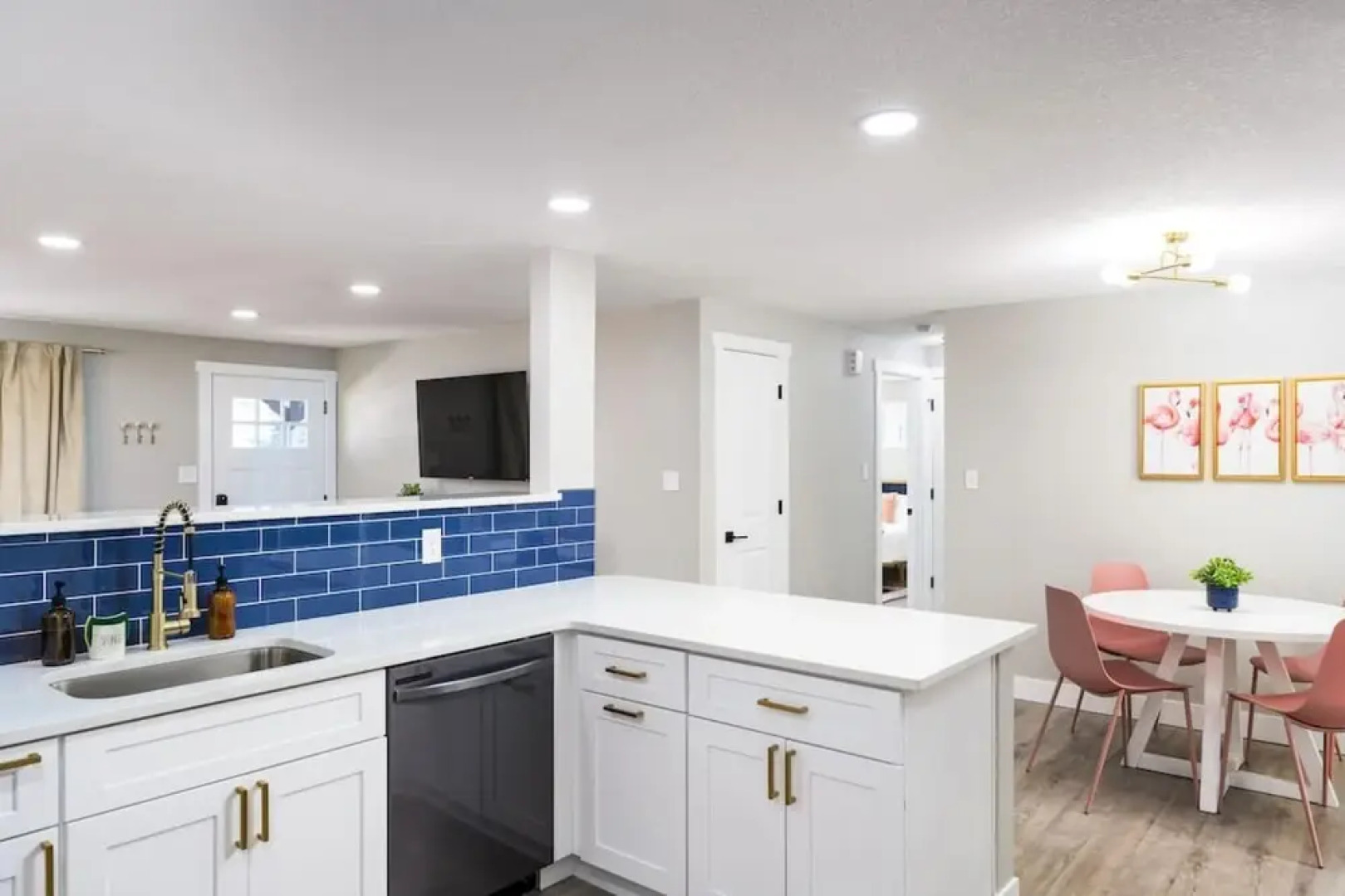 Gorgeous- 4 King Beds Near Den w Large Game Room