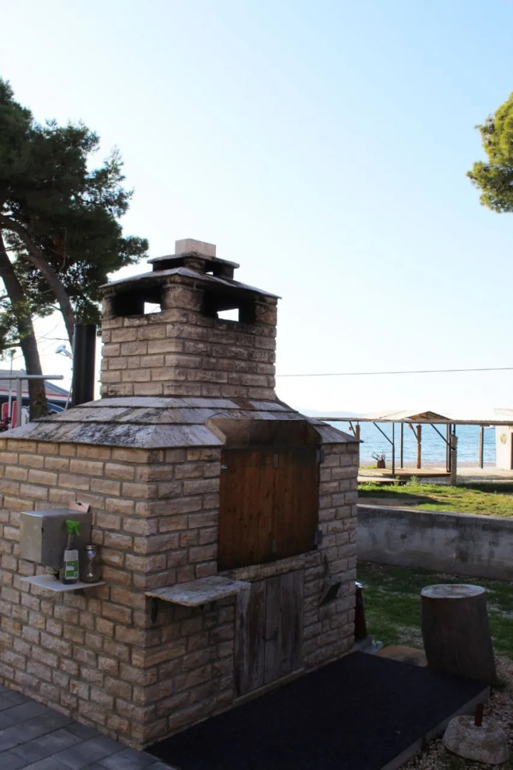 Apartment Đurđa - close to the sea A2 Pirovac, Riviera Sibenik