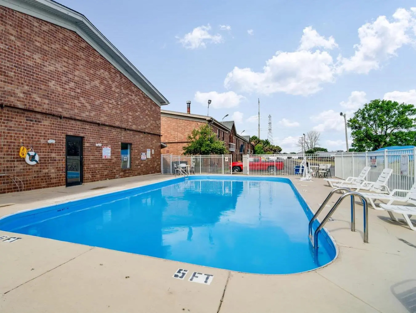 Motel 6 Waukegan, IL