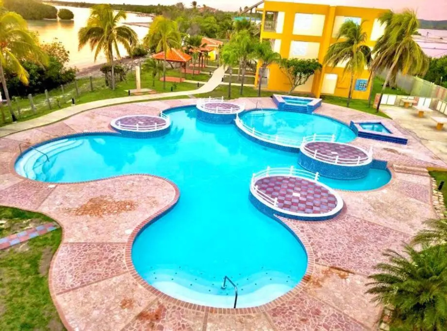 2-BR Modern Oceanfront Apt Steps from Playa Sucia