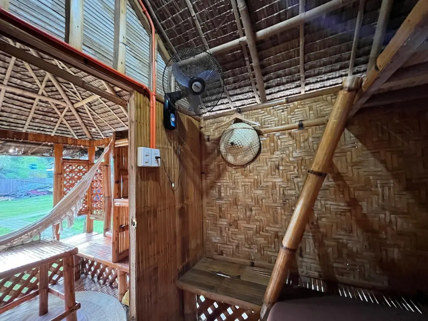 On Board Panglao Beach Hostel and Resort