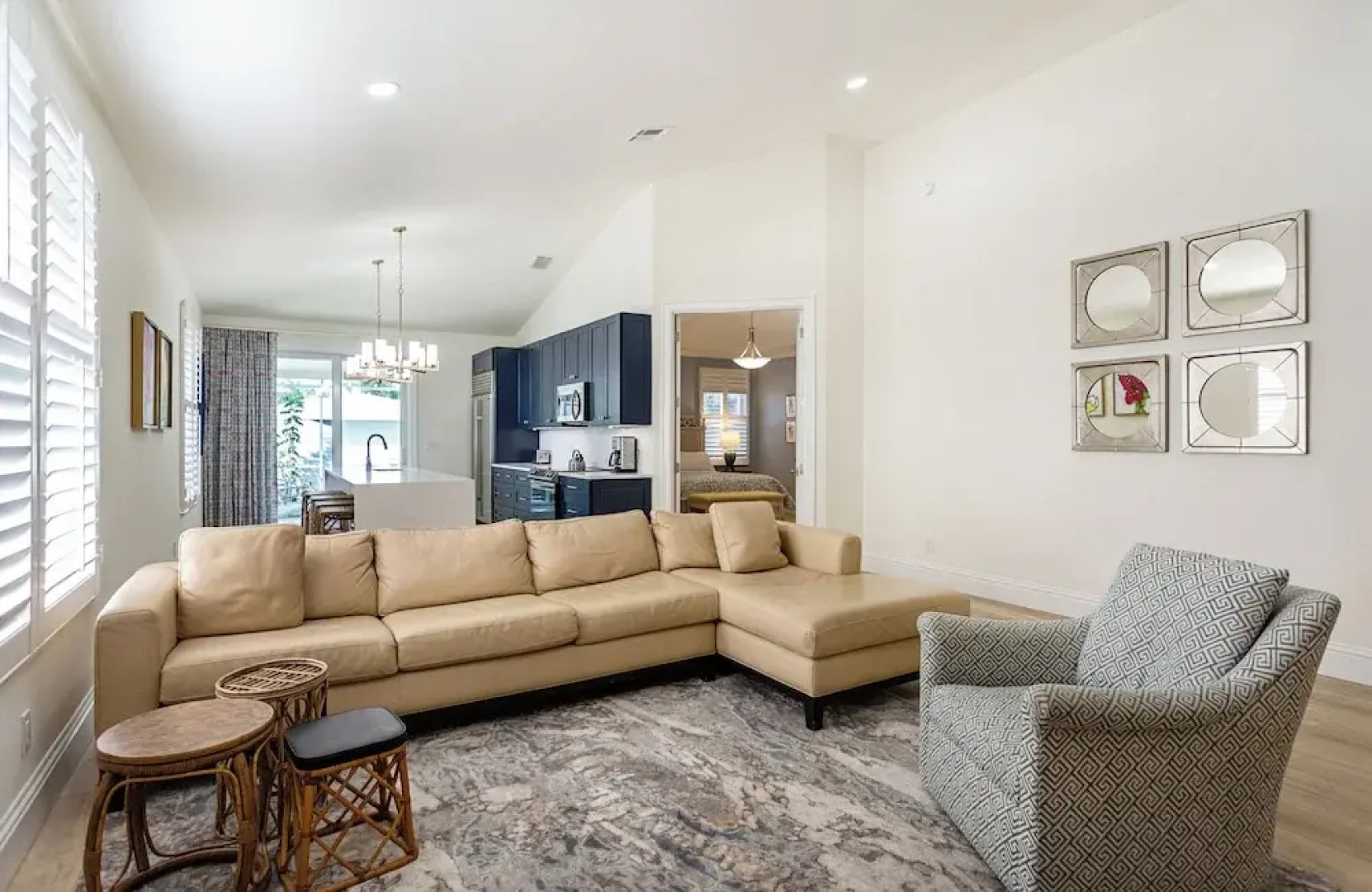 Tuscan Vacation Rental. Stylish 3-Bedroom Getaway Near Vanderbilt Beach Enjoy a Private Pool, Spacious Layout, and Modern Comforts Perfect for Families, Groups, and Pet-Friendly Stays