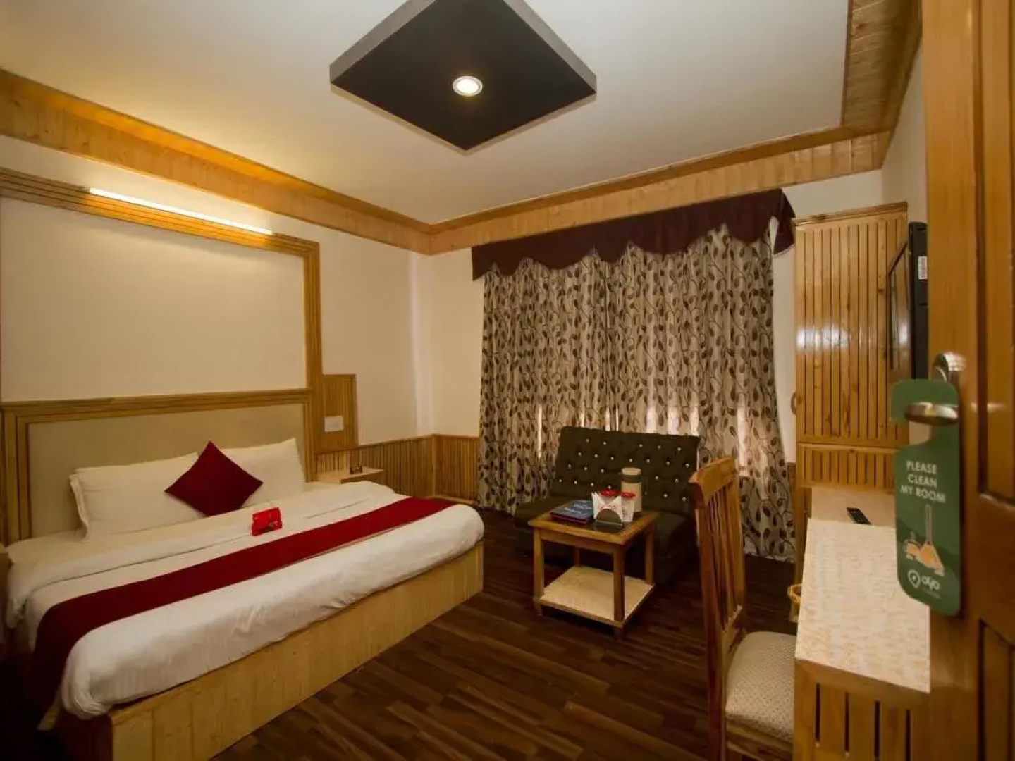 OYO Rooms Model Town