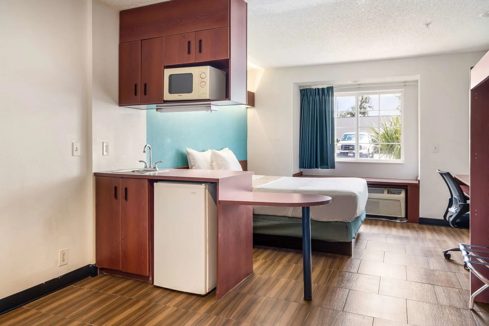 Americas Best Value Inn & Suites Brunswick