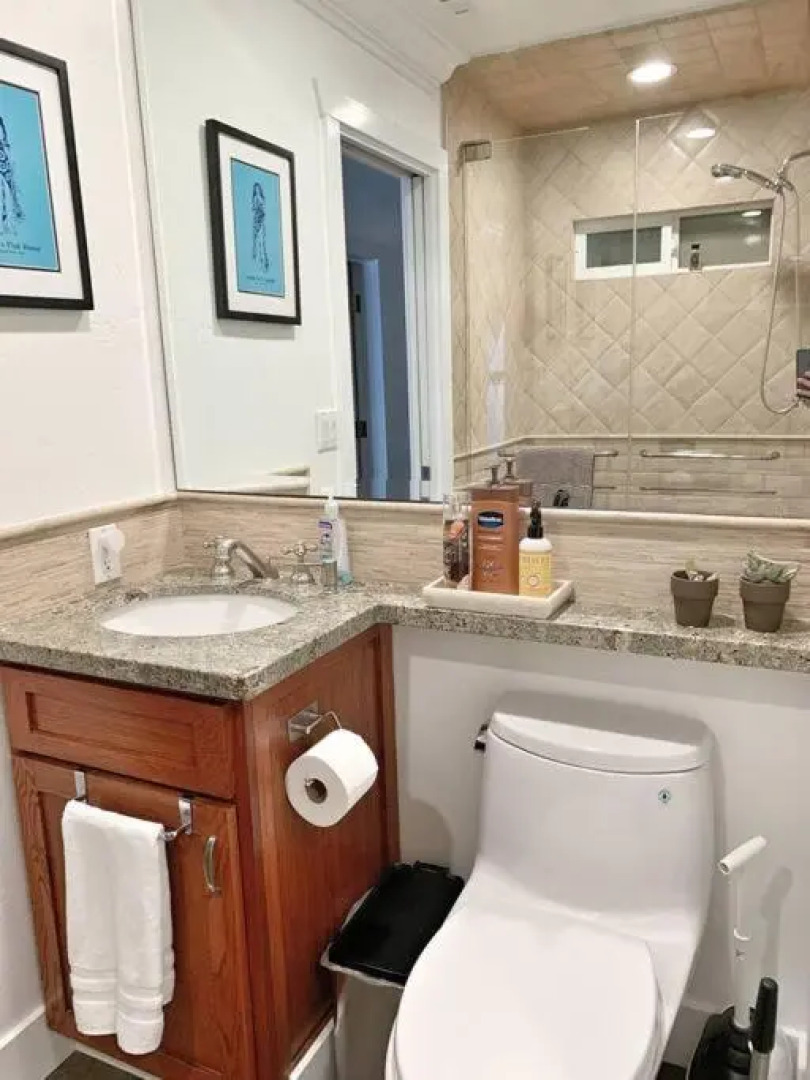 Cute Home 7 Blocks To Beach . Xbox . Bikes . Pets