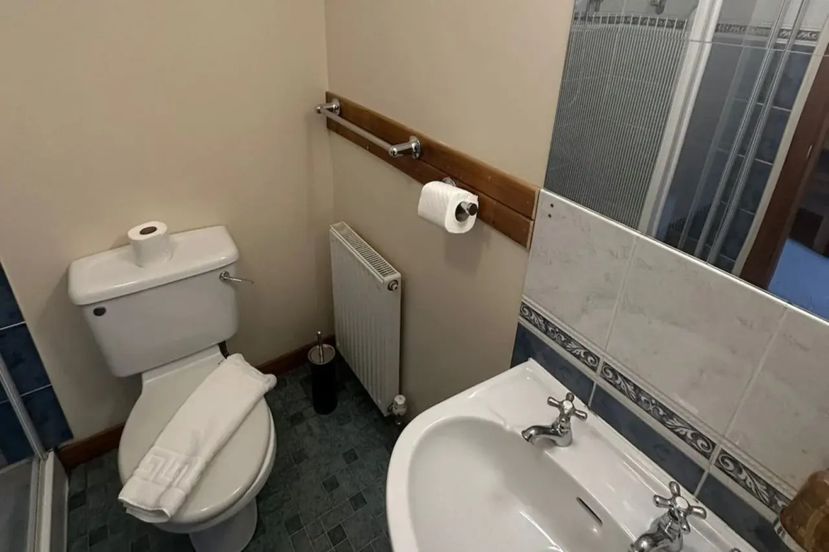 OYO Mackays Travel Lodge Hotel