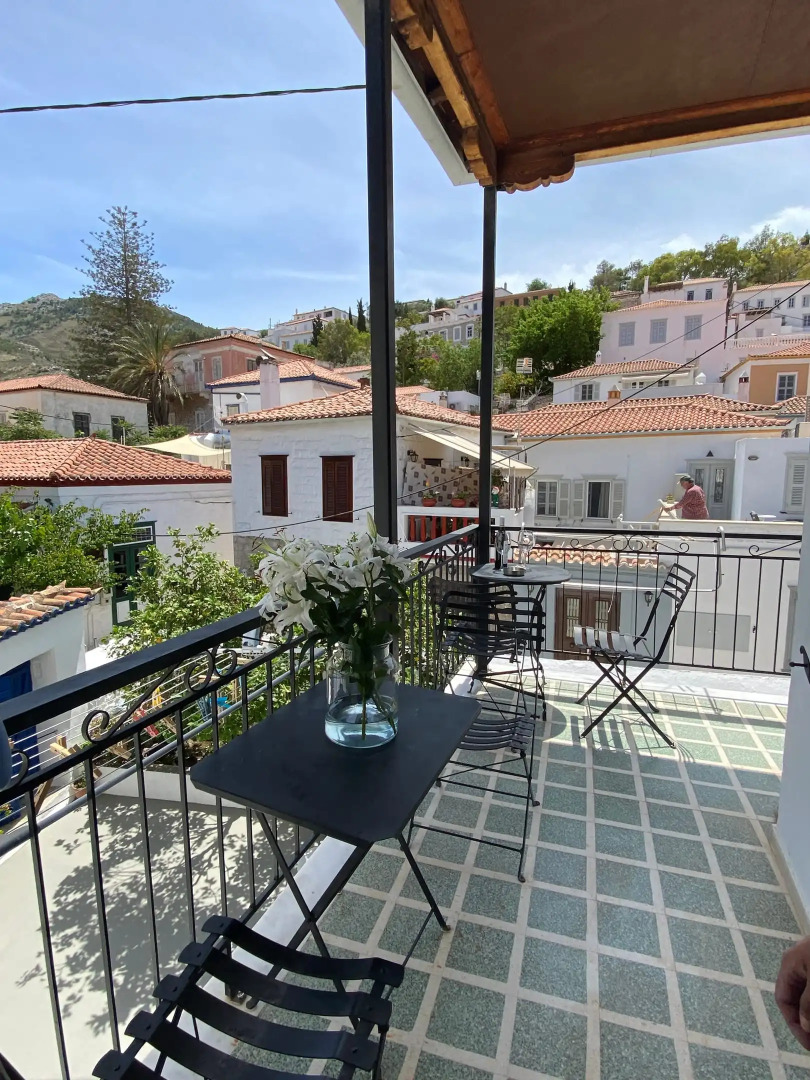 Douskos Uptown Living