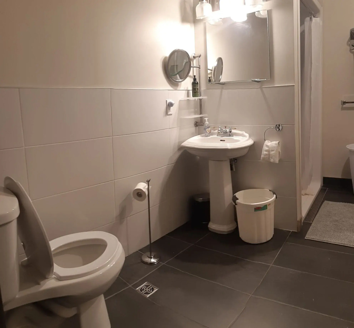 Oberge Inn  Riverside guest room in Val-David village with free parking