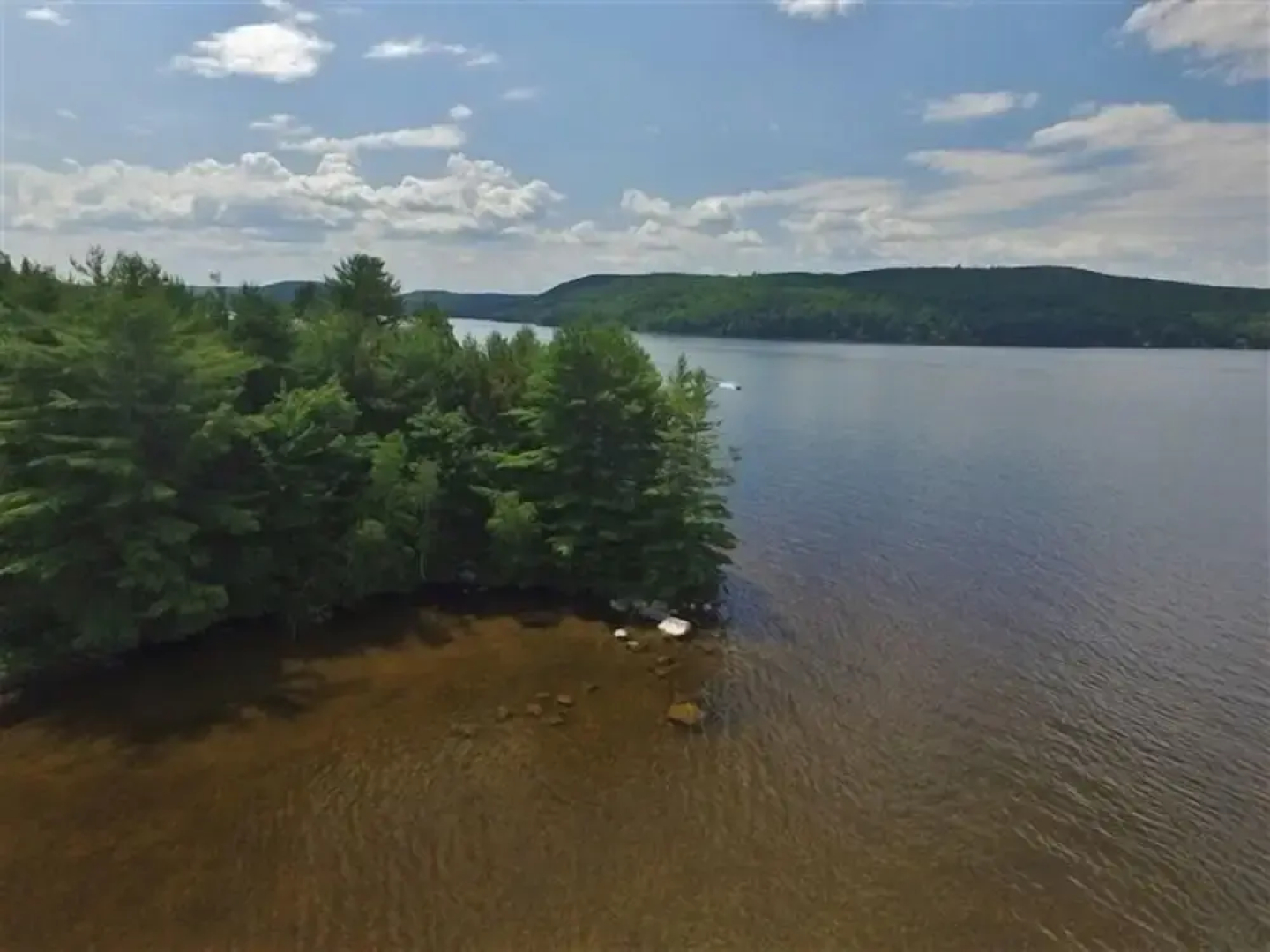 433 Kamaniskeg Lake 3 Bedroom Cottage