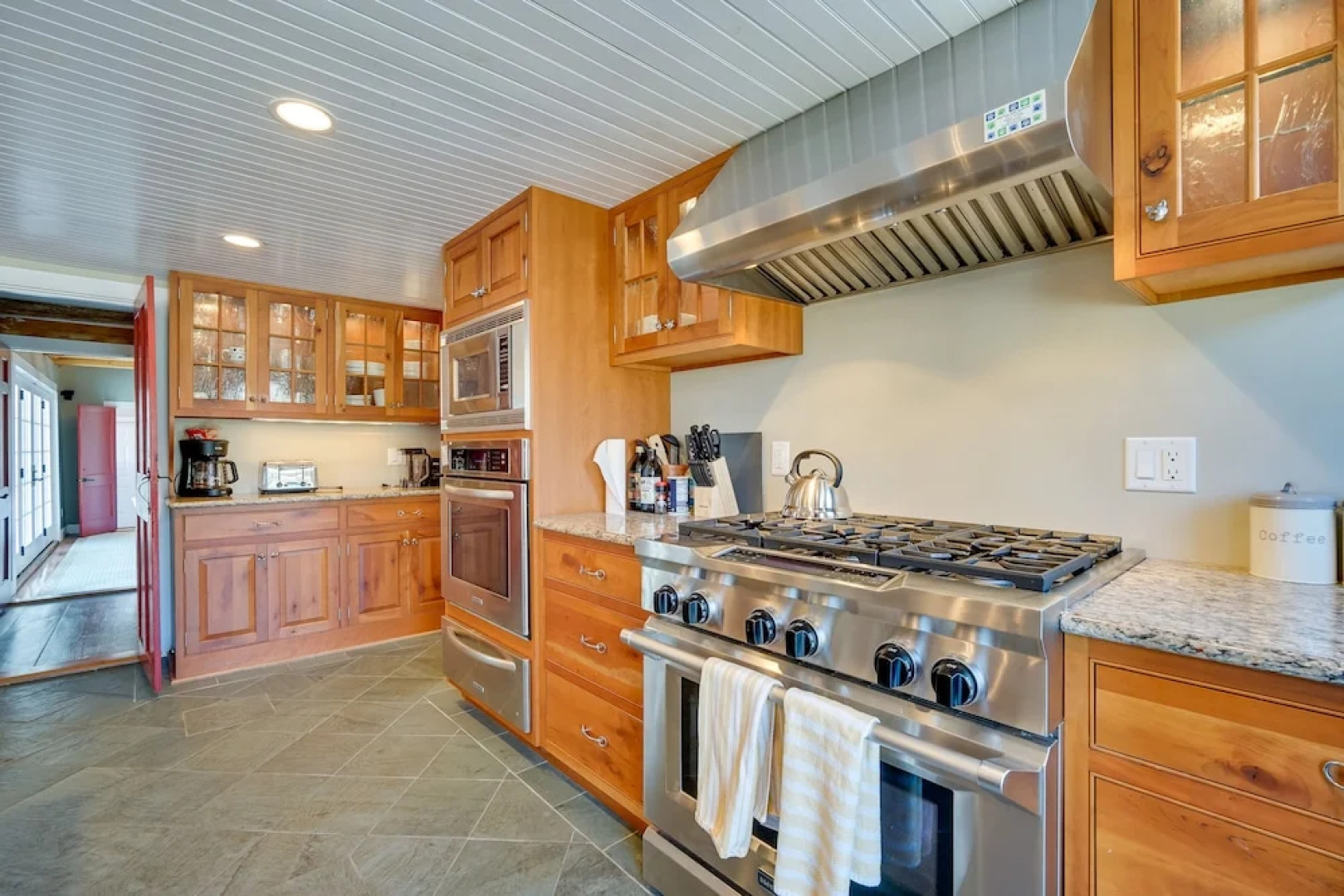 Marlboro Escape: 9 Mi to Mount Snow Resort!