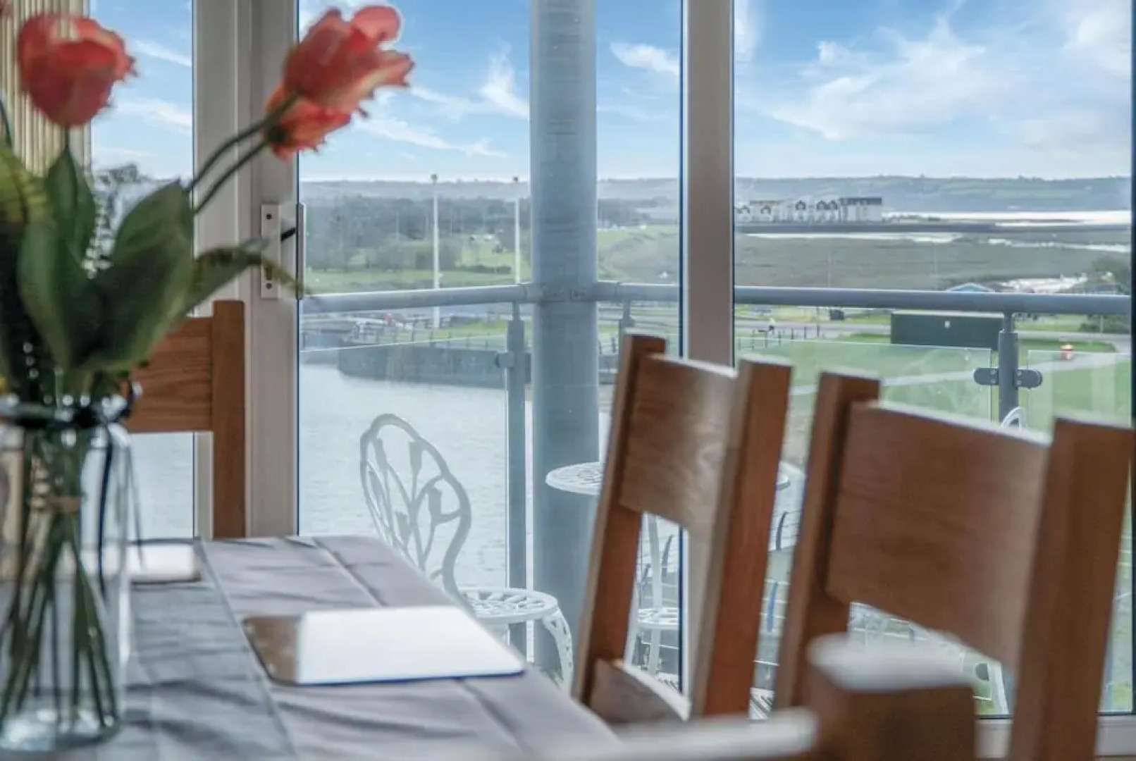 The Penthouse - 3 Bedroom Apartment - Llanelli