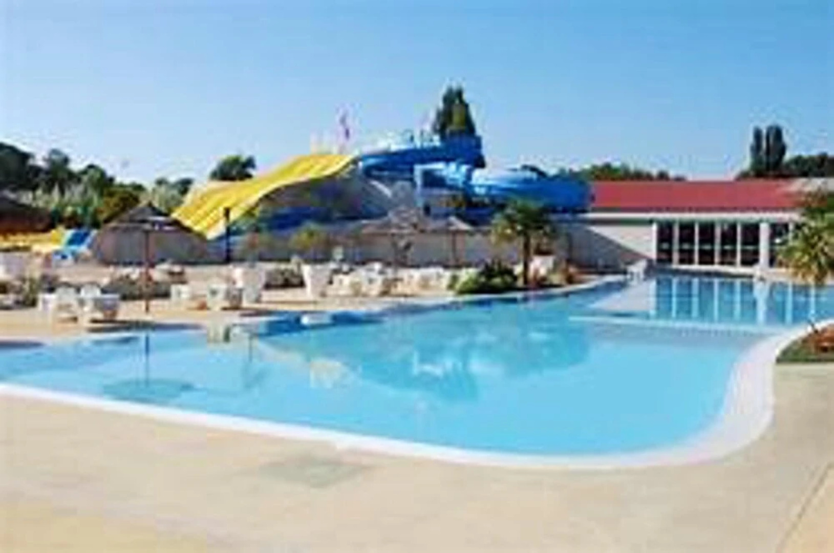 Property With 3 Bedrooms in Les Mathes, With Pool Access, Enclosed Gar