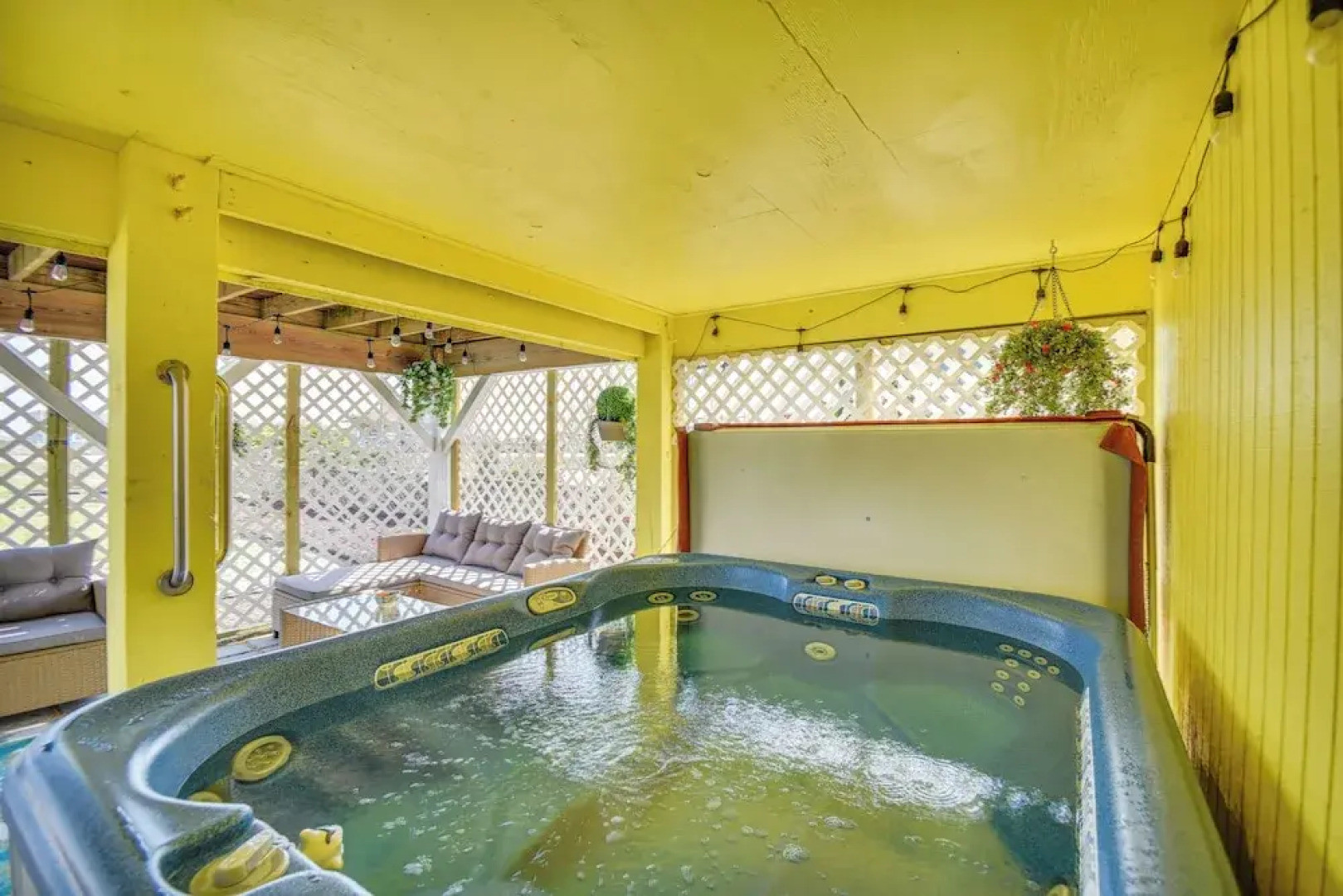 Bright Kitty Hawk Home w/ Hot Tub, Walk to Beach!