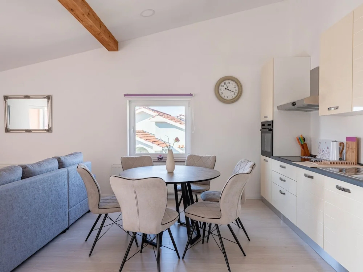 Plush Apartment in Rijeka with Hot Tub near Sea