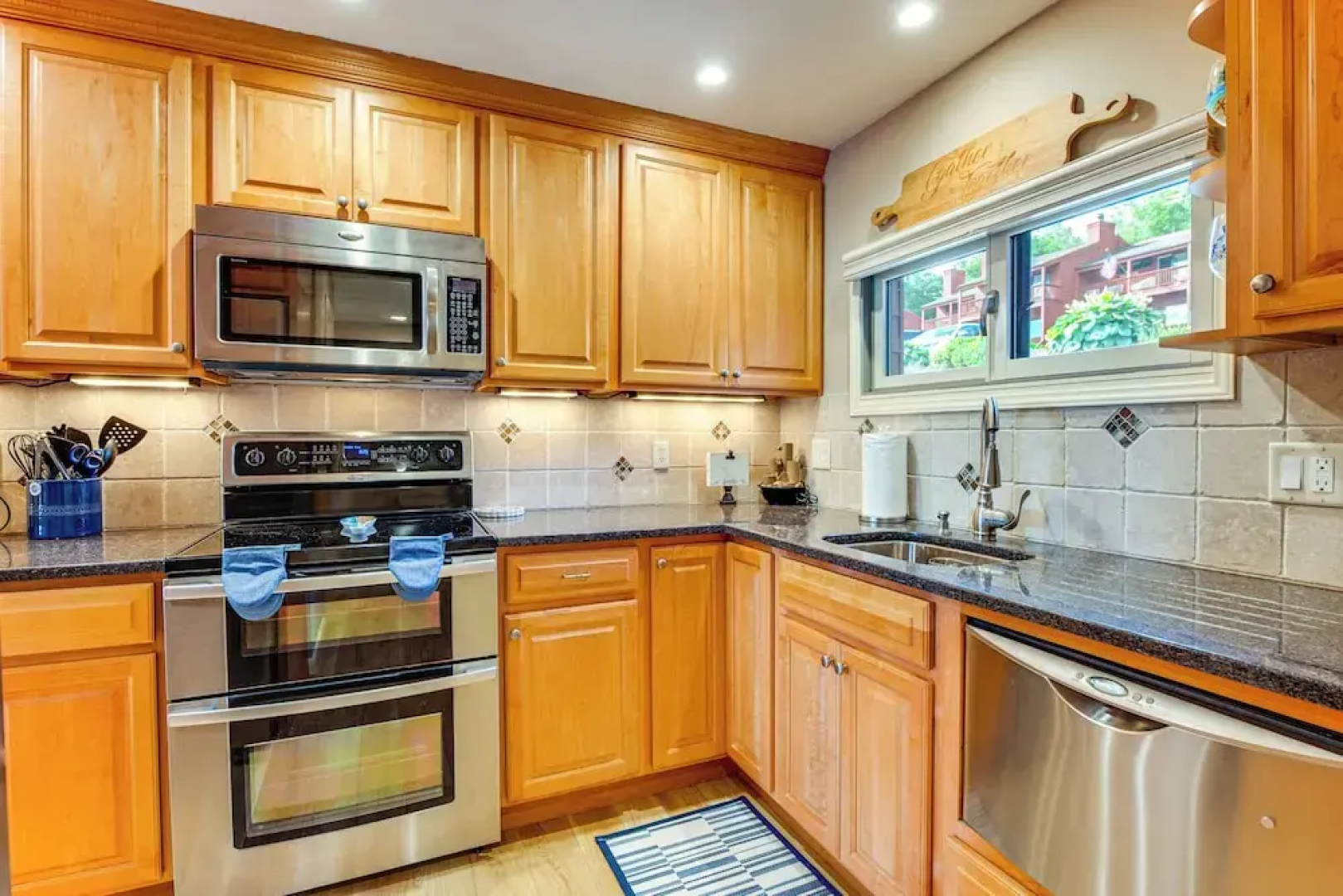 Waterfront Community: Lake Winnipesaukee Retreat!