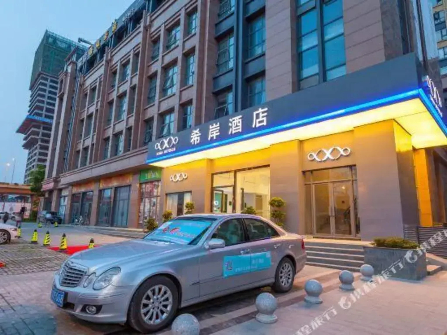 Xana Hotelle Chengdu Railway East Station West Square