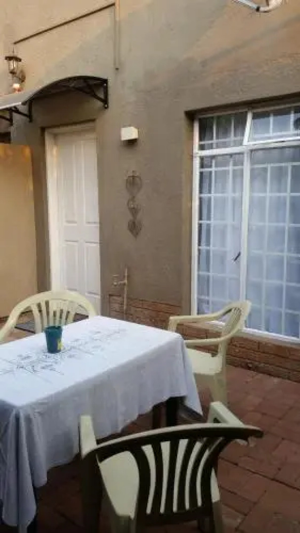 LekkeRus Guest House