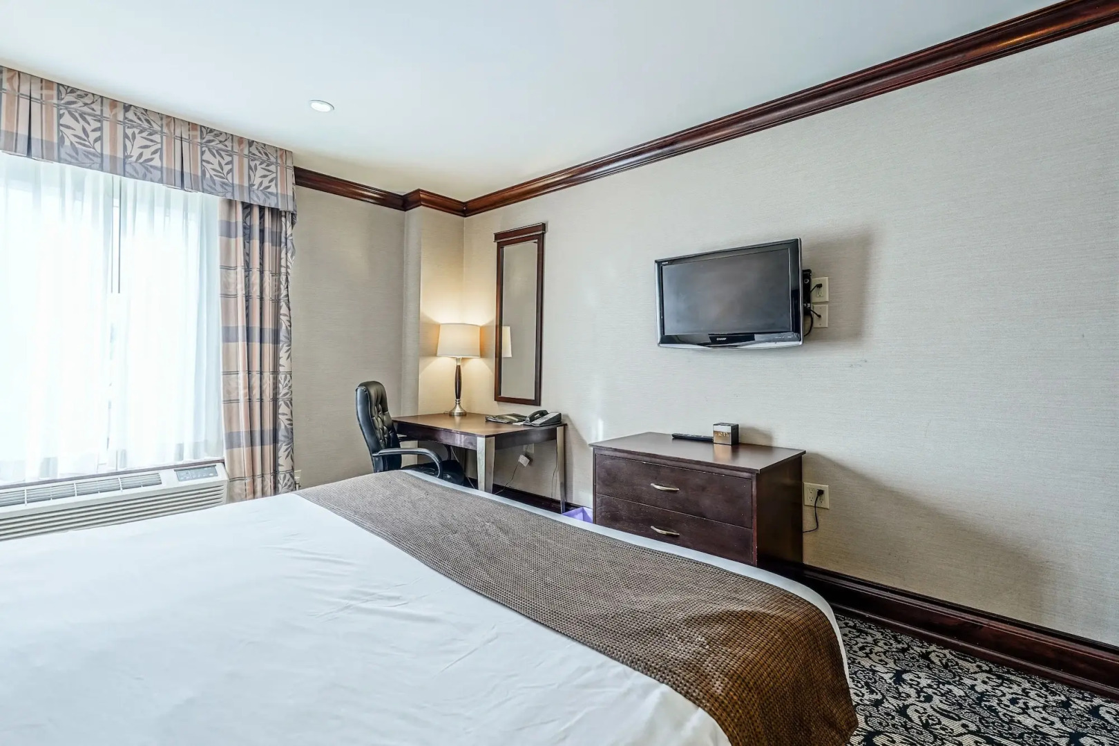 Woodbine Hotel and Suites