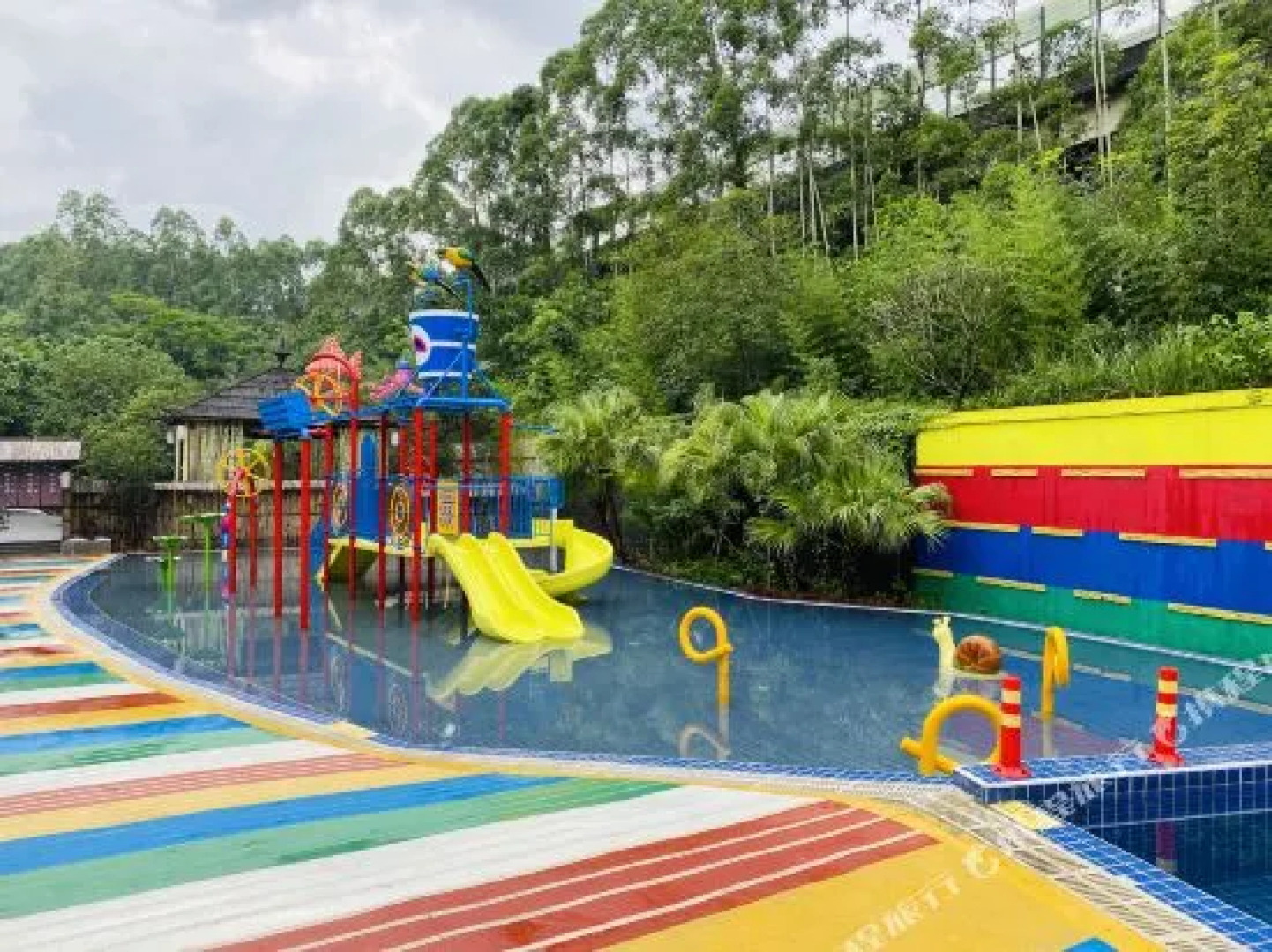 Mandenburg Hot Spring Resort Hotel（Fogang Hemingzhou）