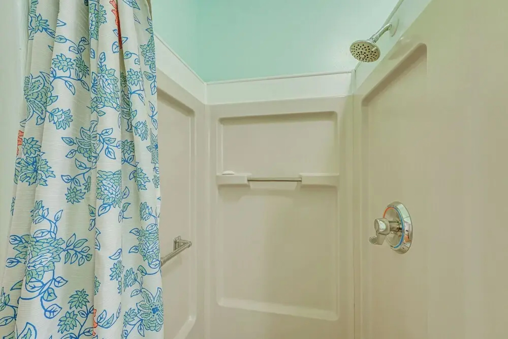 Ludington Home w/ 6 Bicycles < 1 Mi to Beach!