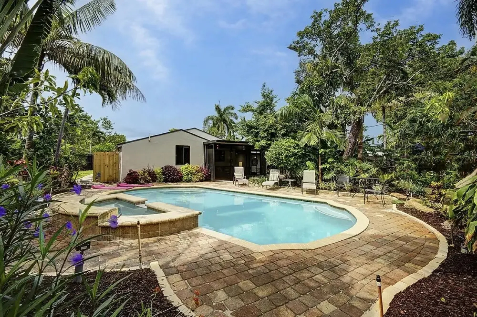 Fantastic 3 Bedroom Heated Salt Pool Home 3 Blocks From Wilton Drive