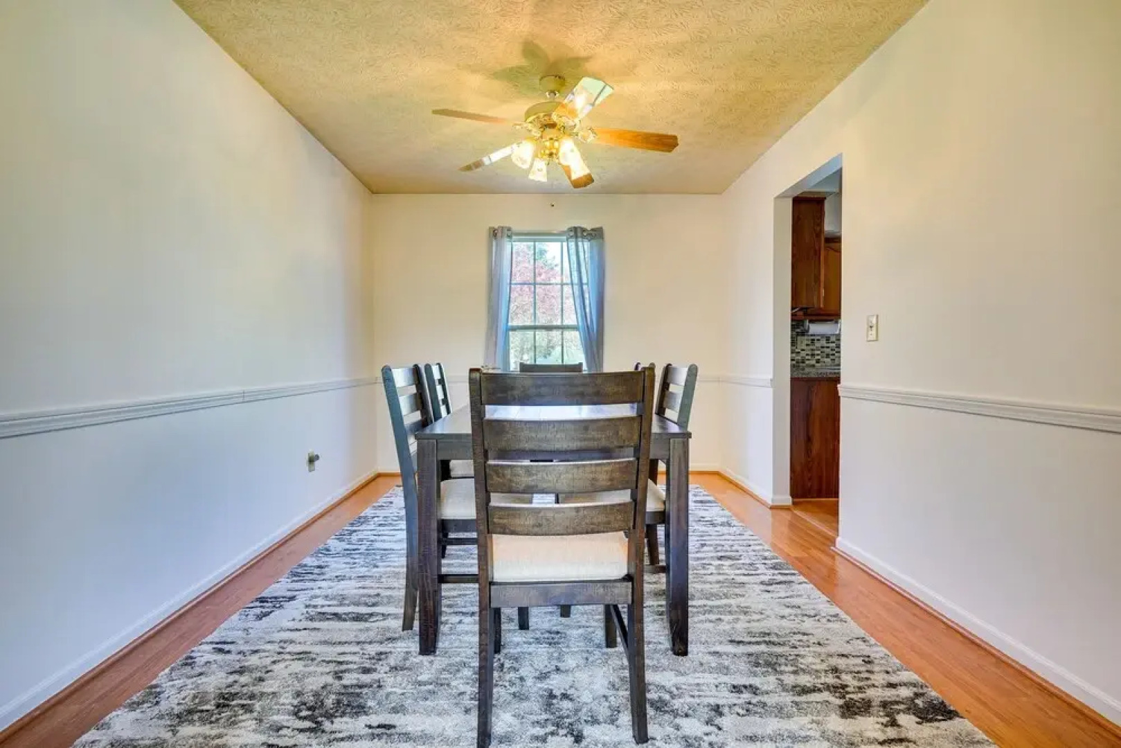 Spacious Home w/ Deck - 9 Mi to Downtown Columbus