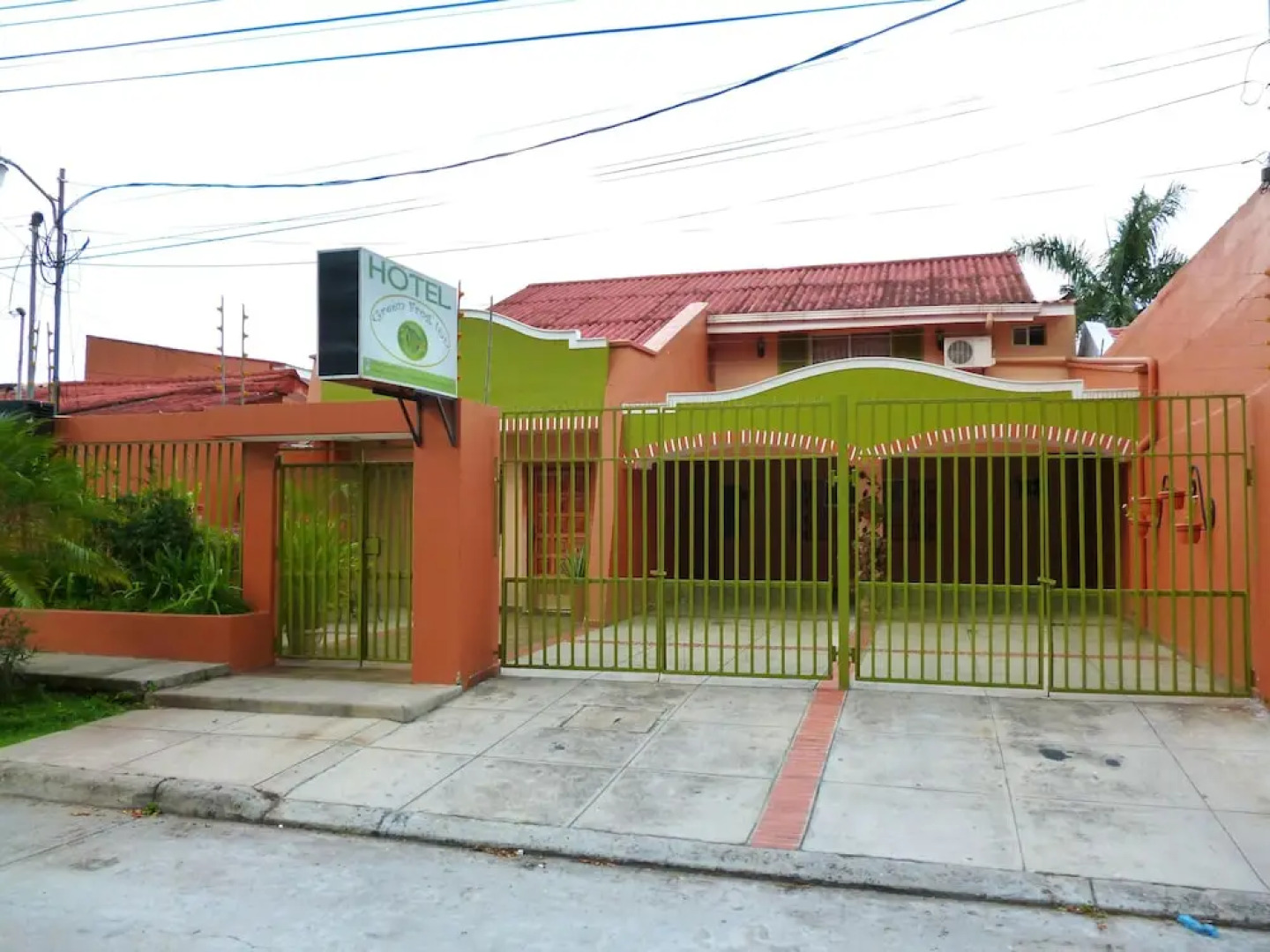 THE Green Frog Inn Bed and Breakfast