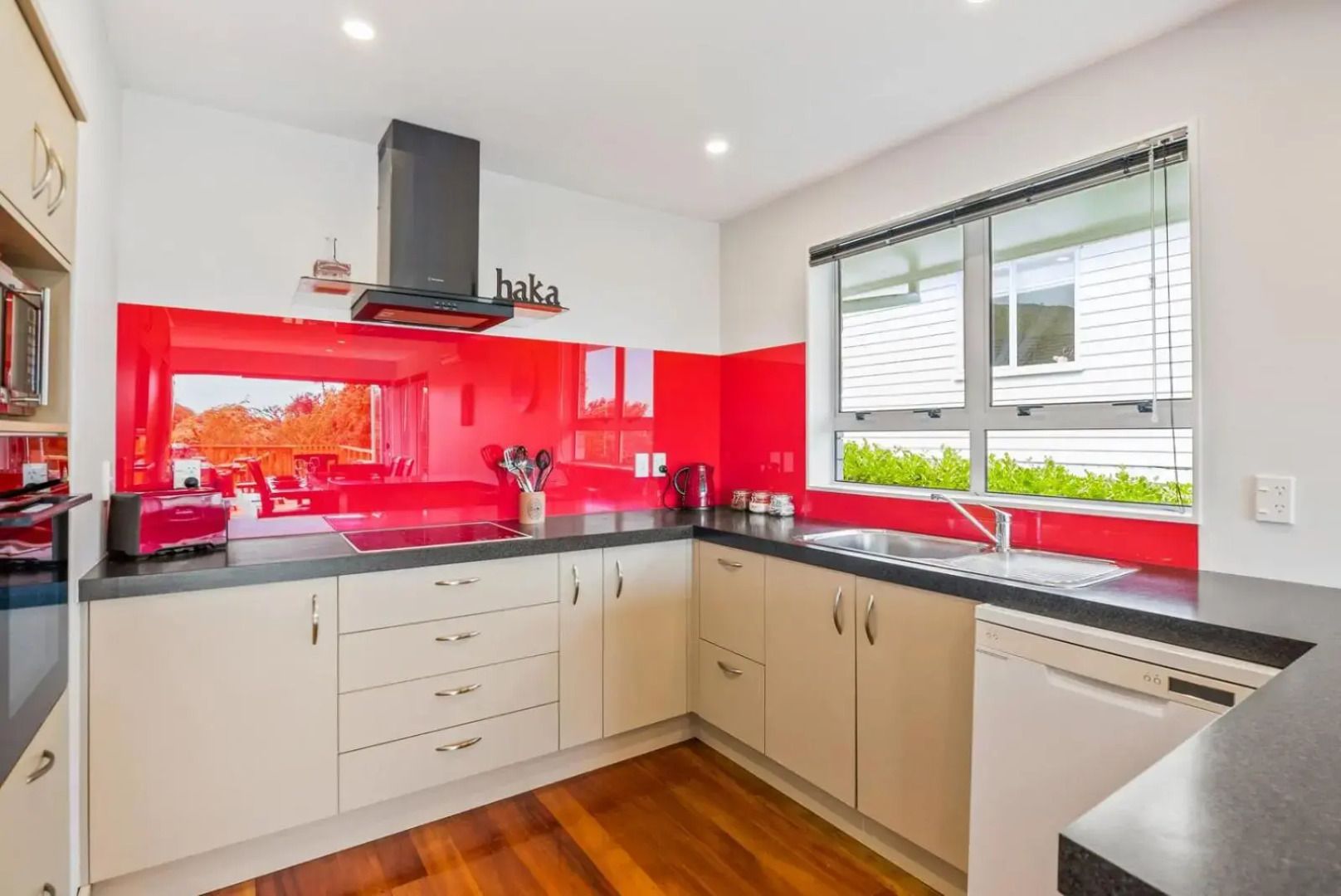 Winara Winner - Waikanae Holiday Home