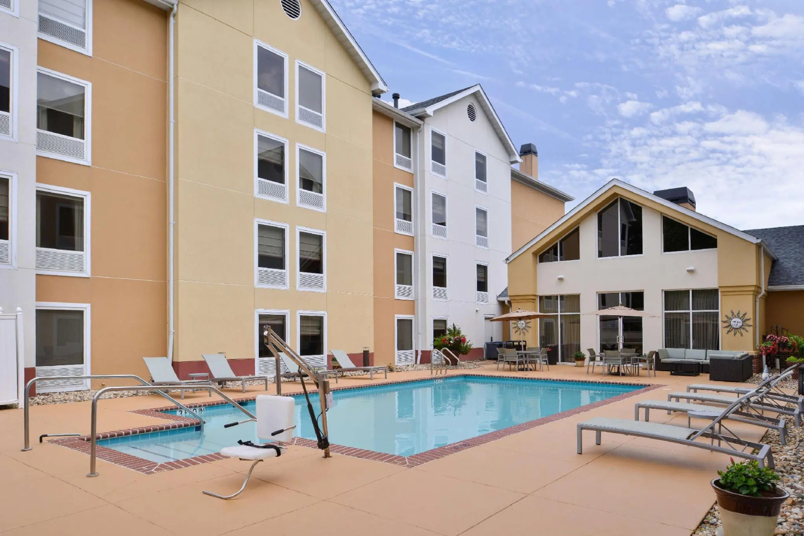 Hampton Inn & Suites Newport News (Oyster Point)