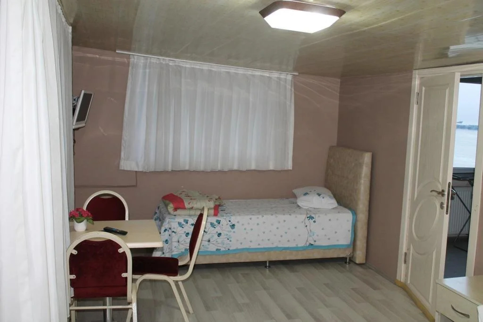 Kirmizi Yali Motel