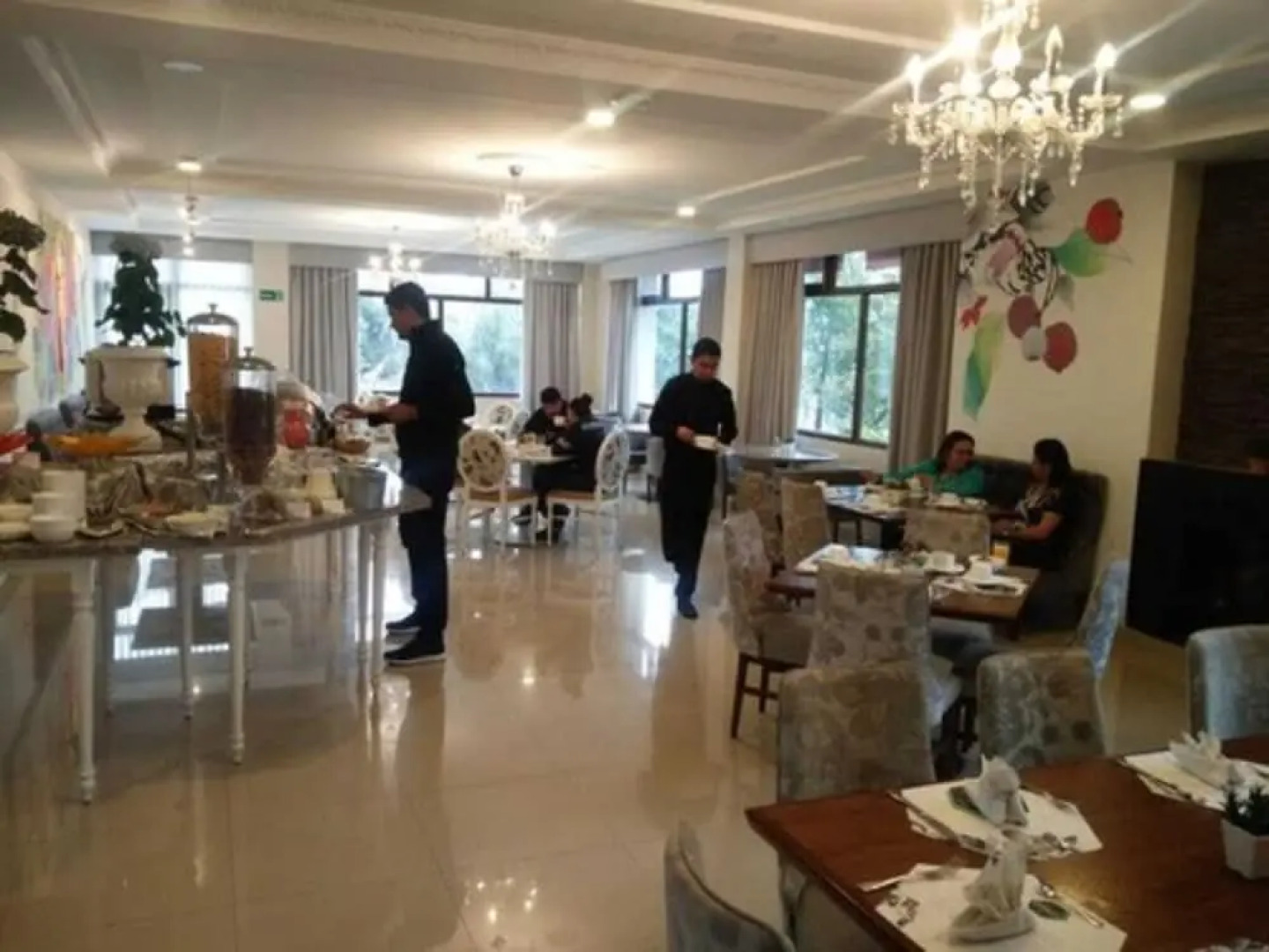 Quindeloma Art Hotel And Gallery