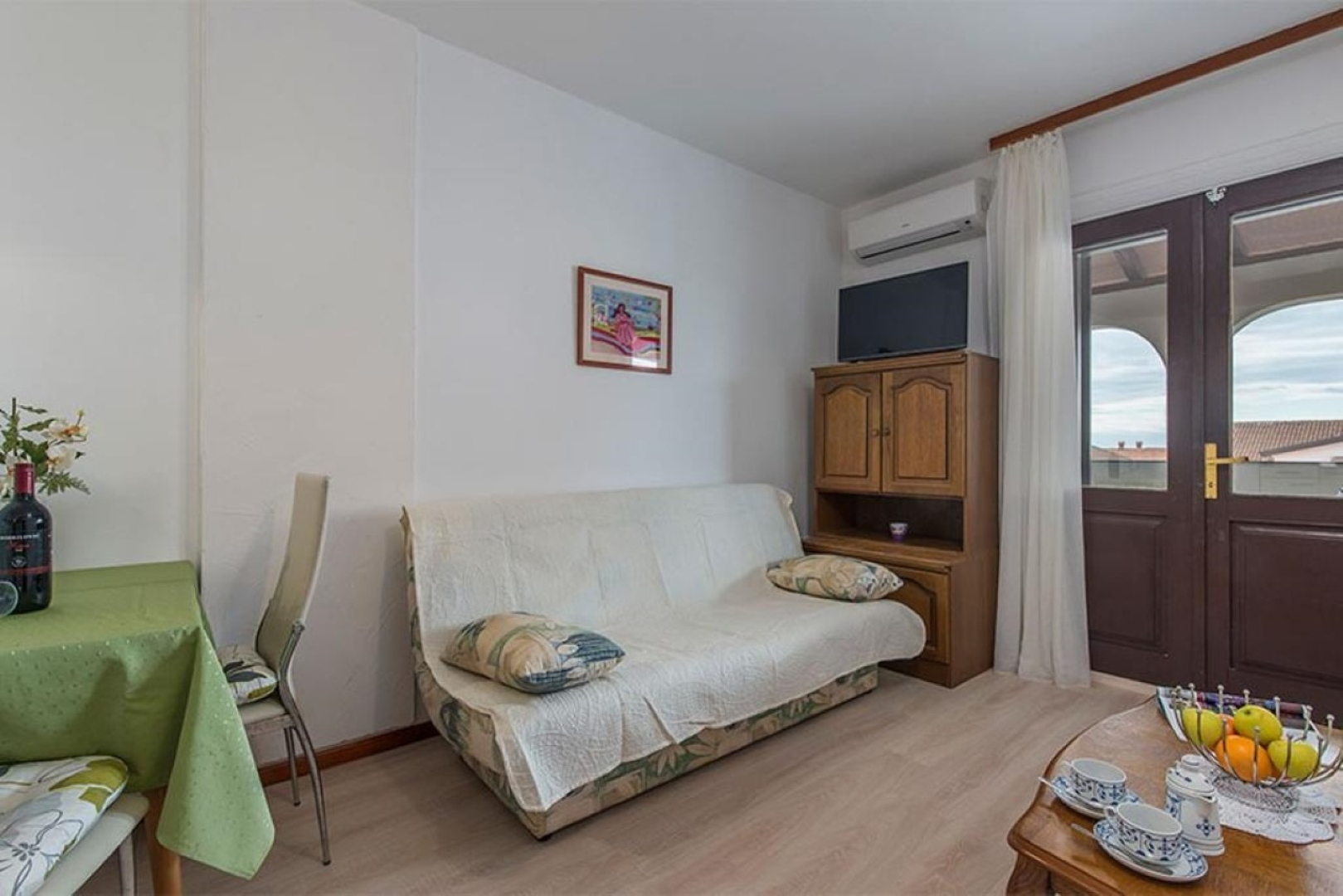 Apartment Neva - great location: A3 prvi kat do ulice  Novigrad, Istria