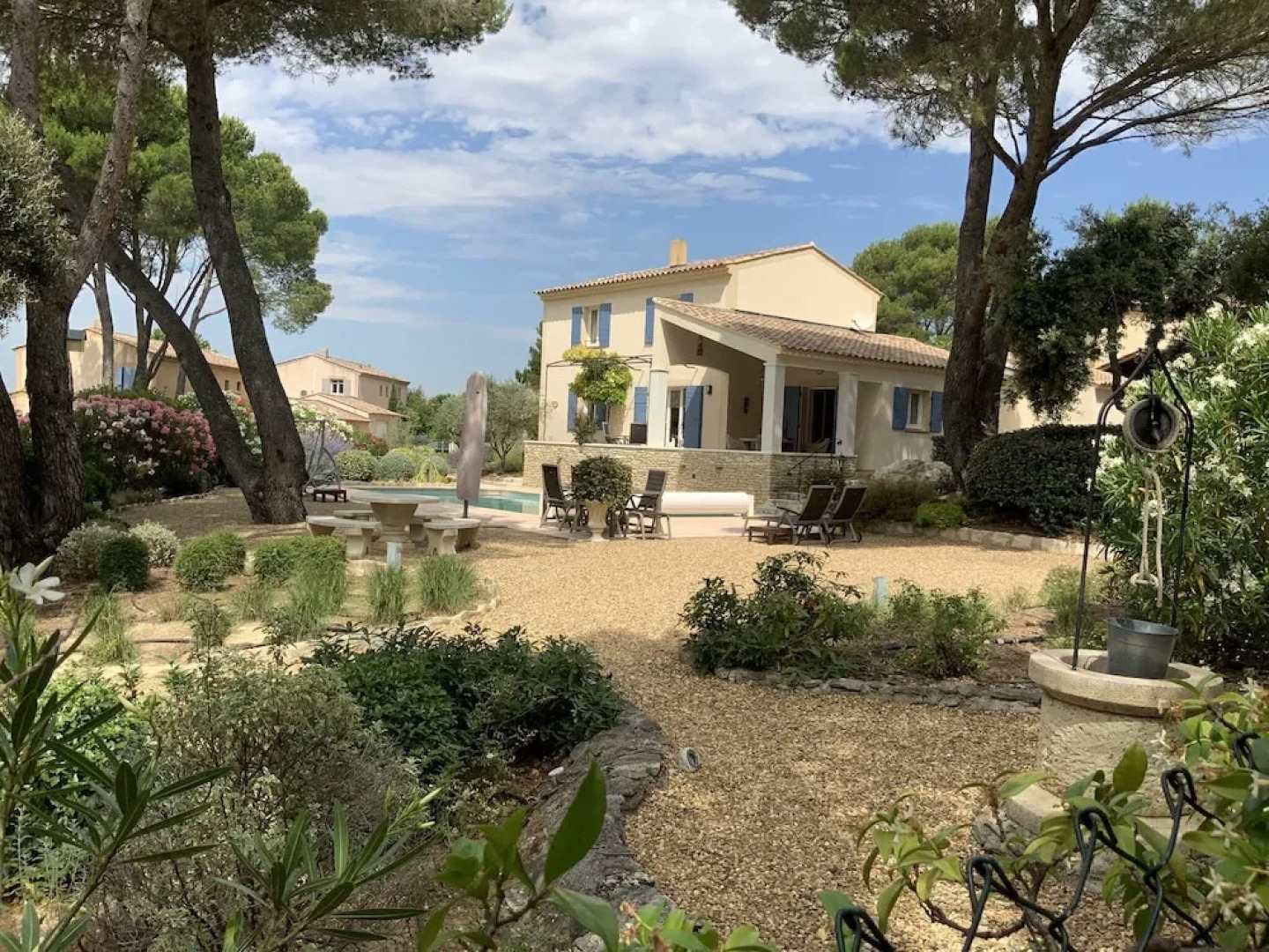 Stylish Villa With Heated Swimming Pool Close to the Lovely L'isle-sur-la-sorgue