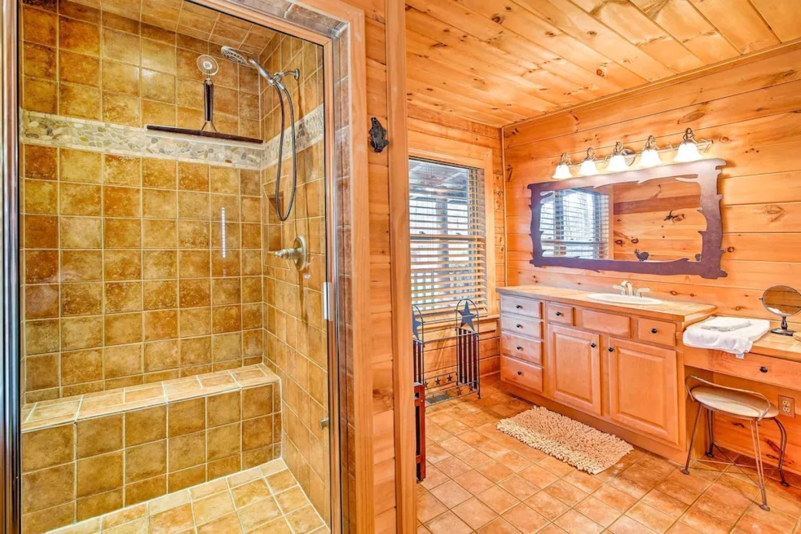 Lake Hartwell Lodge w/ Dock, Theater + Hot Tub!