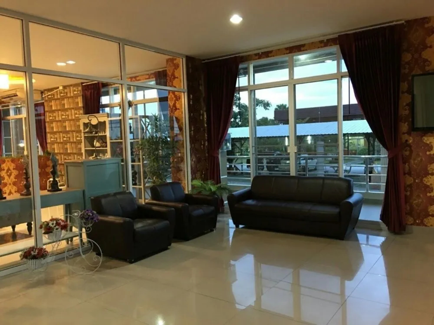 Grand Holiday Residence
