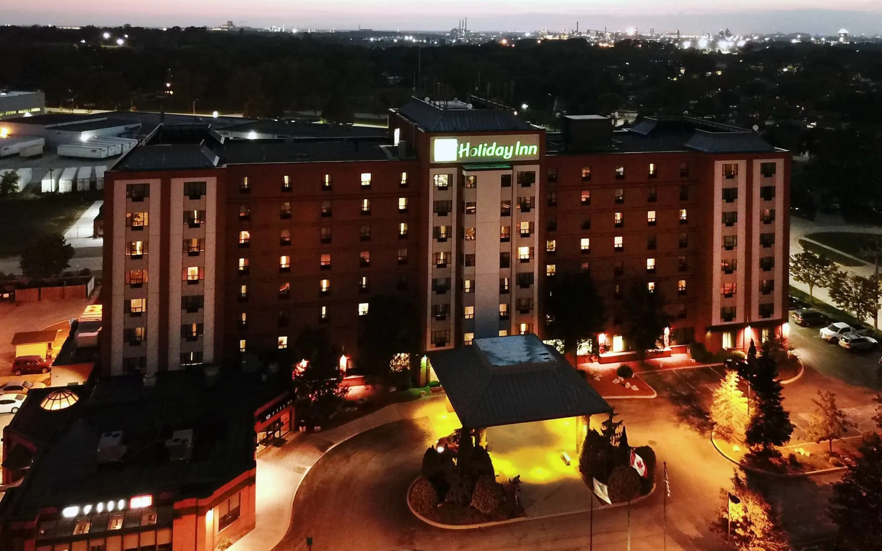 Holiday Inn & Suites Windsor Ambassador Bridge by IHG