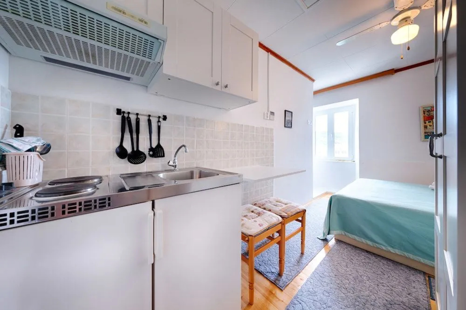 Mira Sea Front Guesthouse