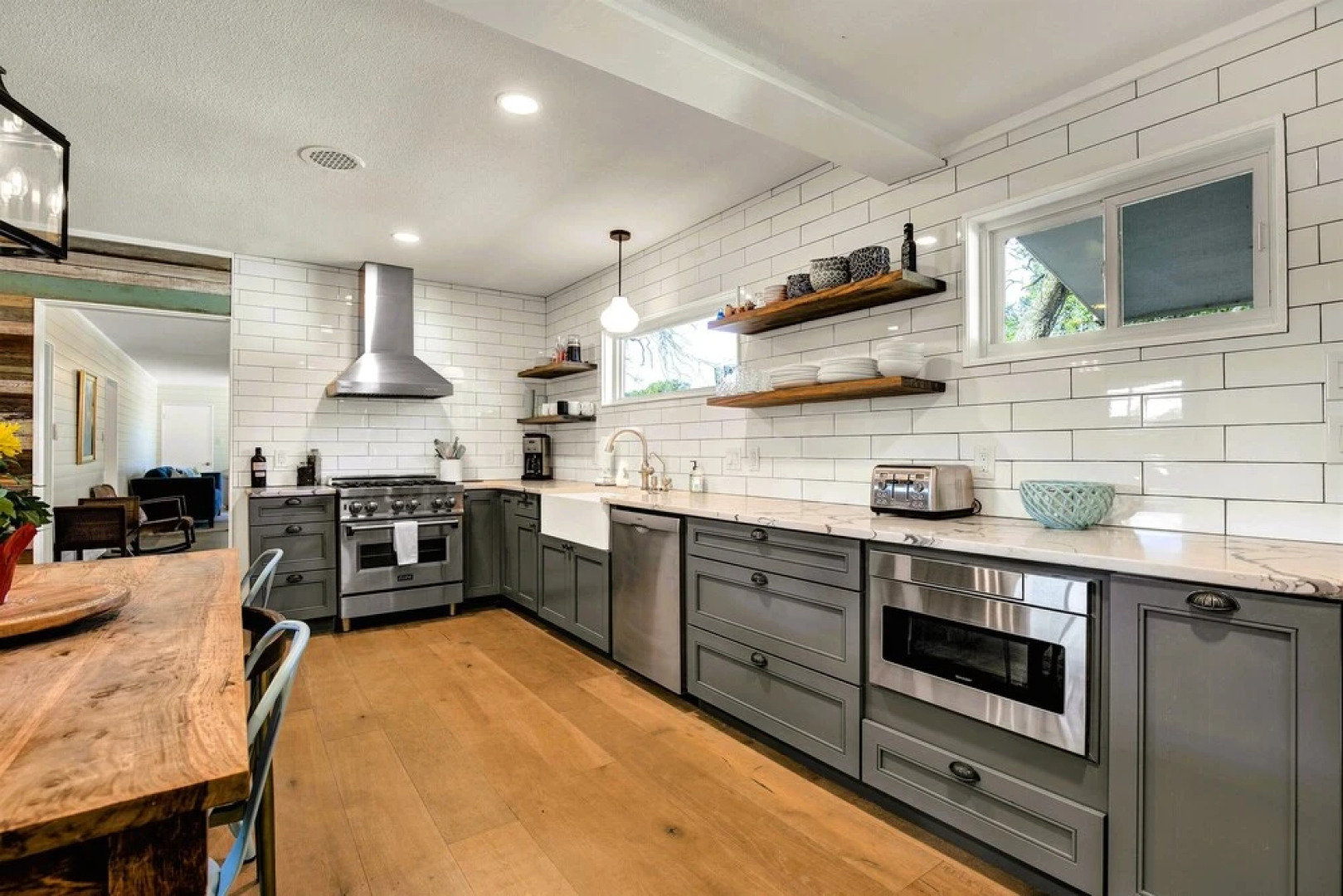 Luxury Cabin-right Across From Albert Dance Hall!