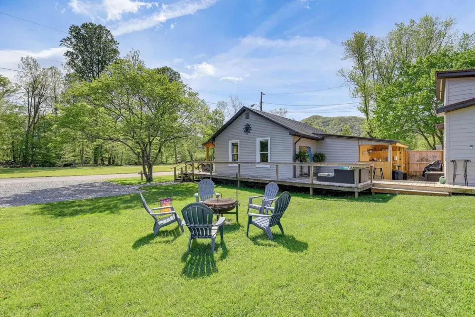 Walk to River & Trails: Cozy Damascus Cottage!