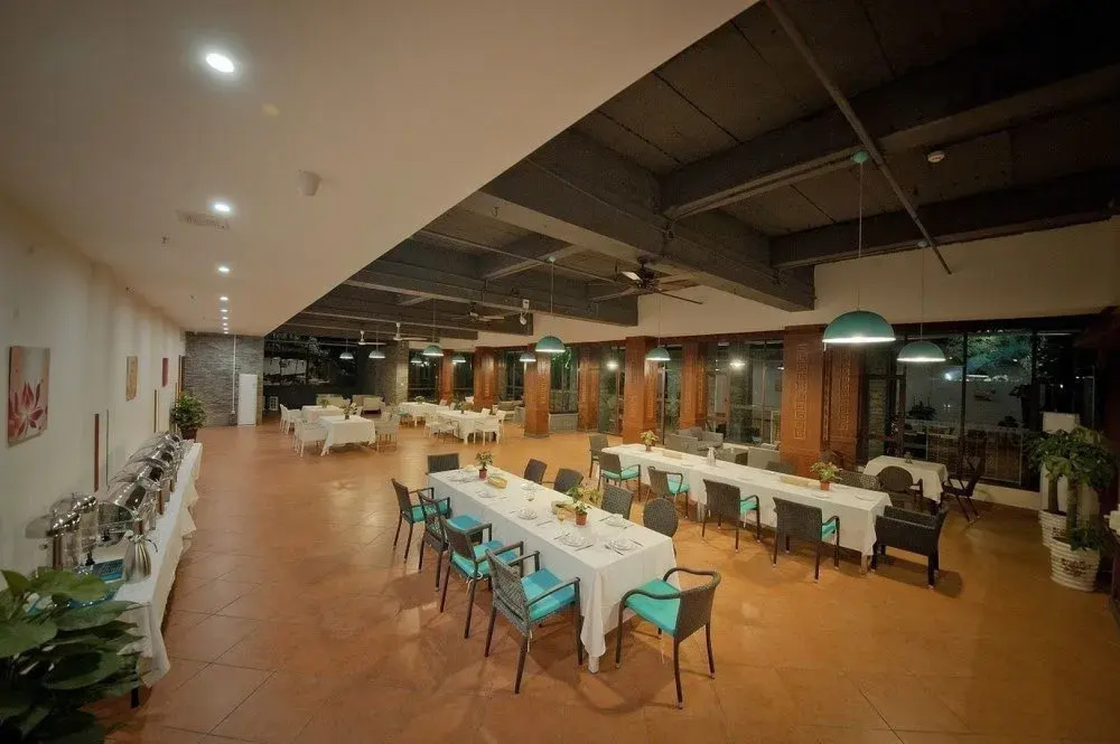 Guilin Crystal Crescent Moon Hotel