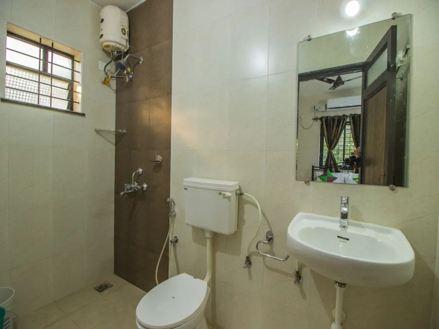 OYO 11349 Home Sunlit 2BHK Near Siolim Bridge