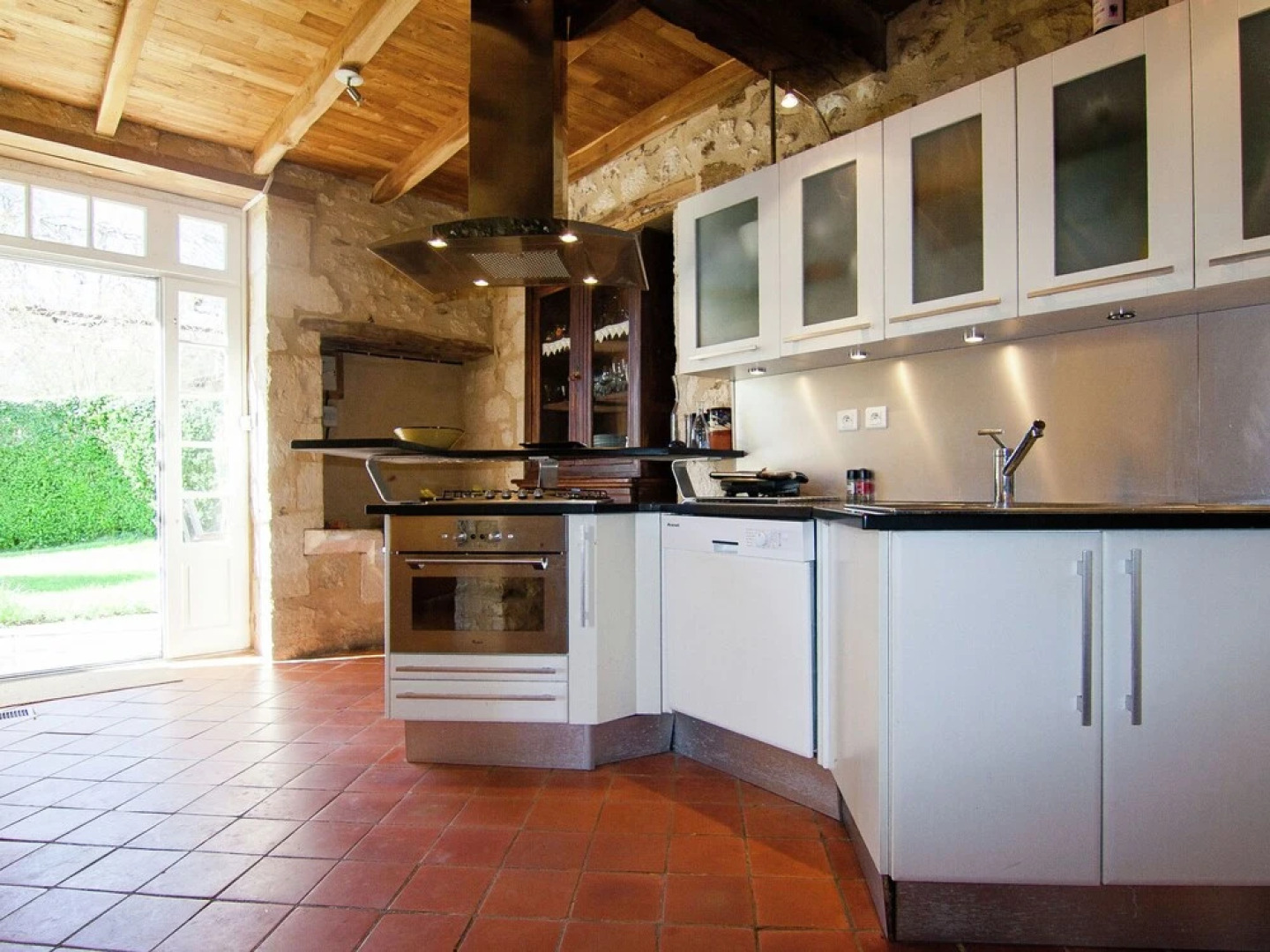 Warm Mansion with Swimming Pool in Sigoules France