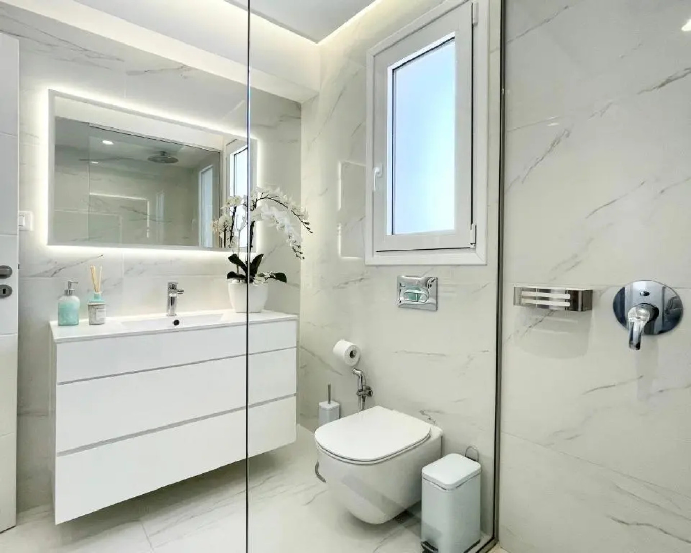 White House Kokas Luxury Apartments