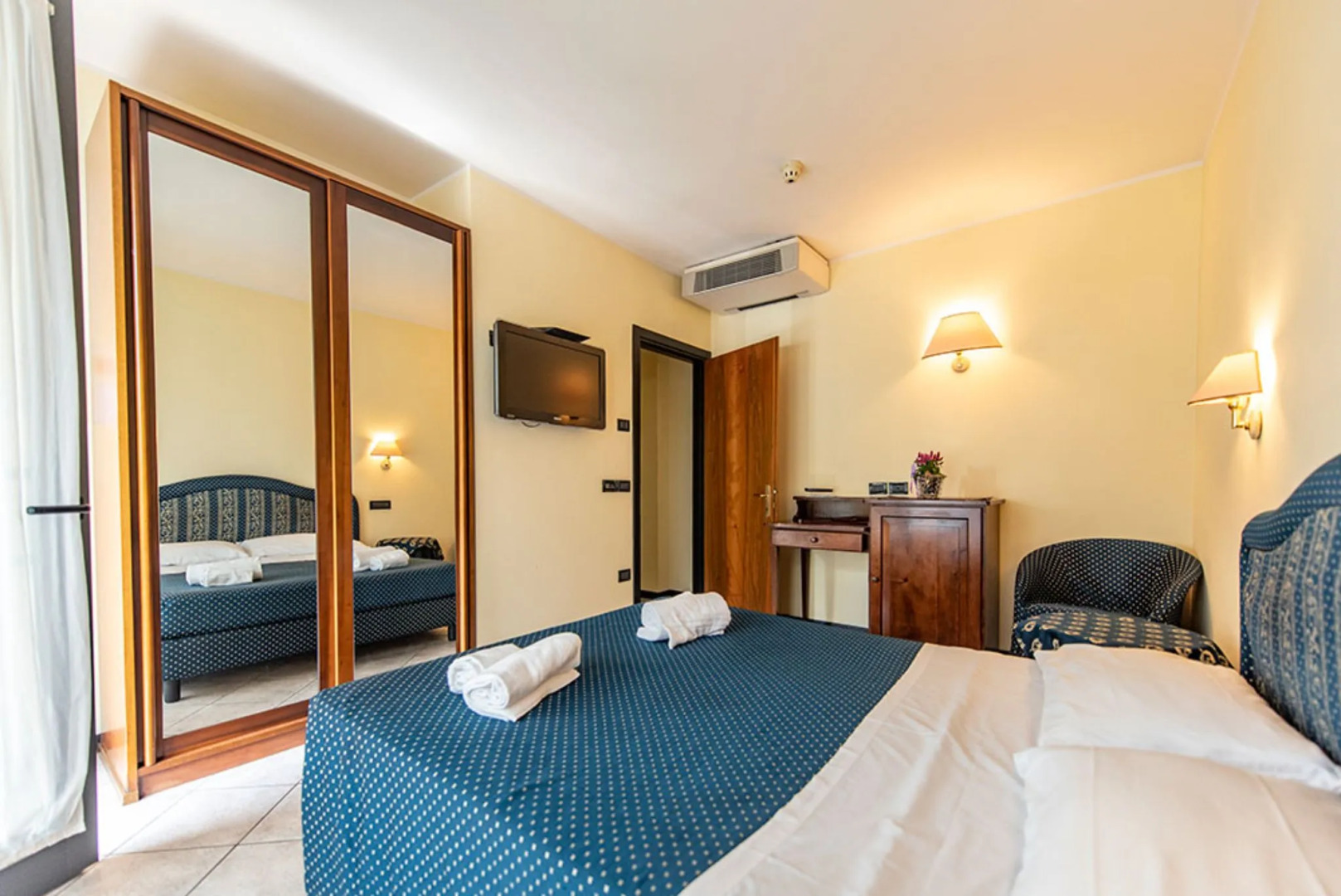 Yachting Hotel Mistral