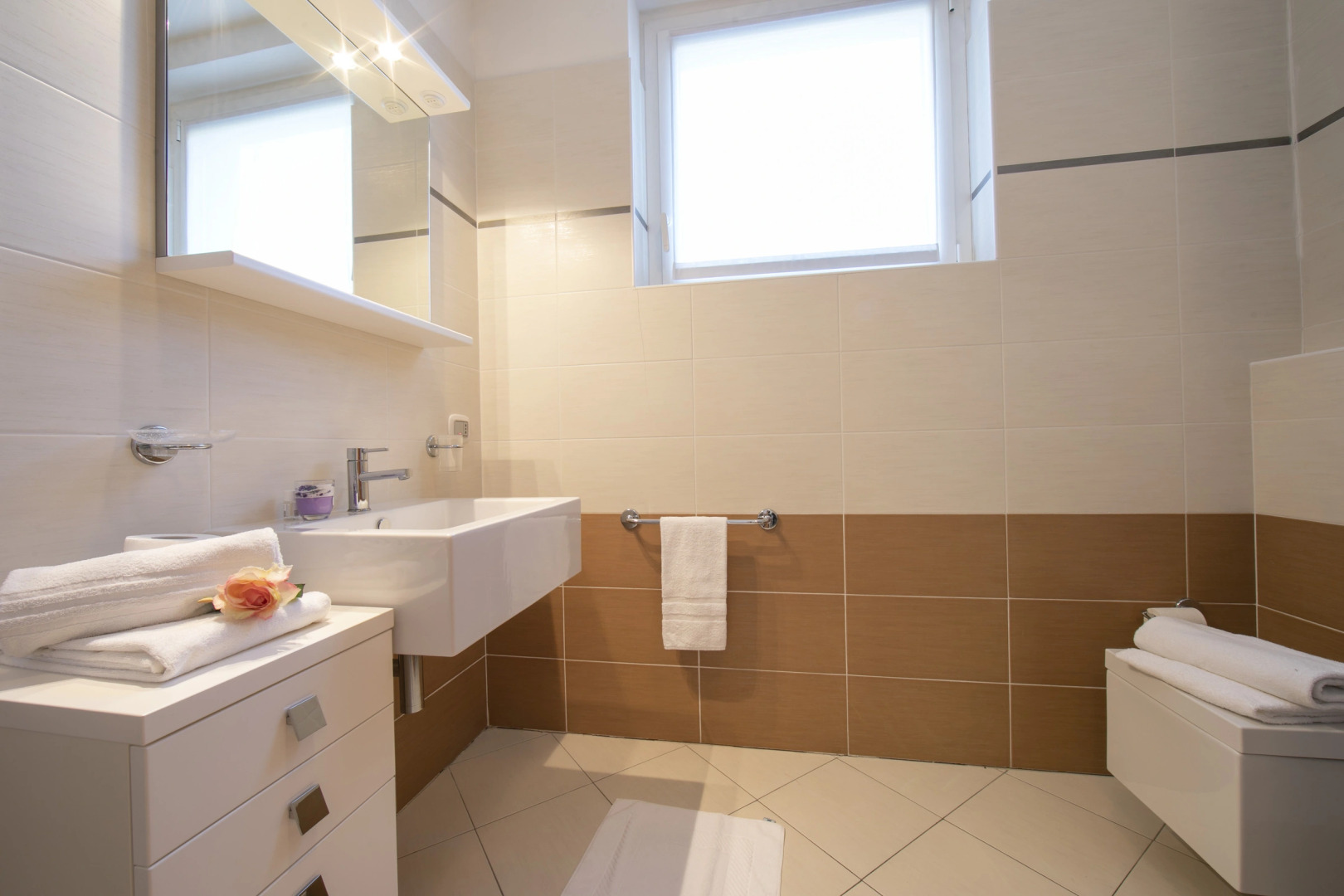 Vista di Maccagno Fantastico Pool