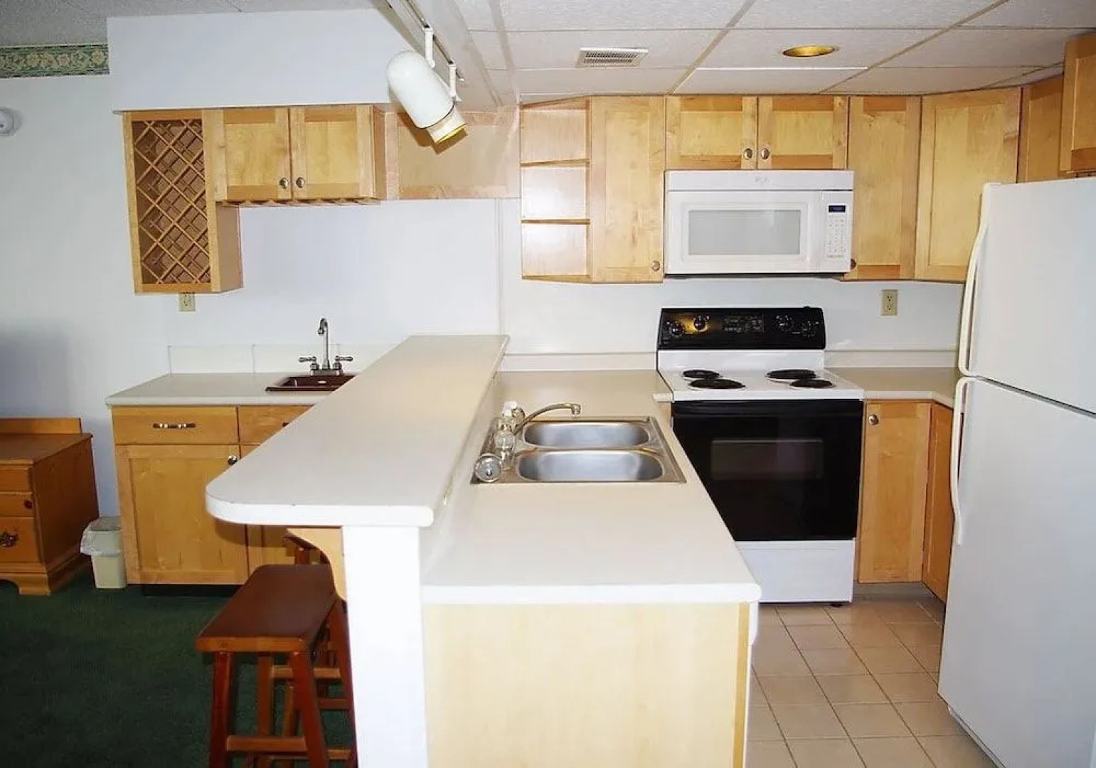 Clive Hotel & Suites