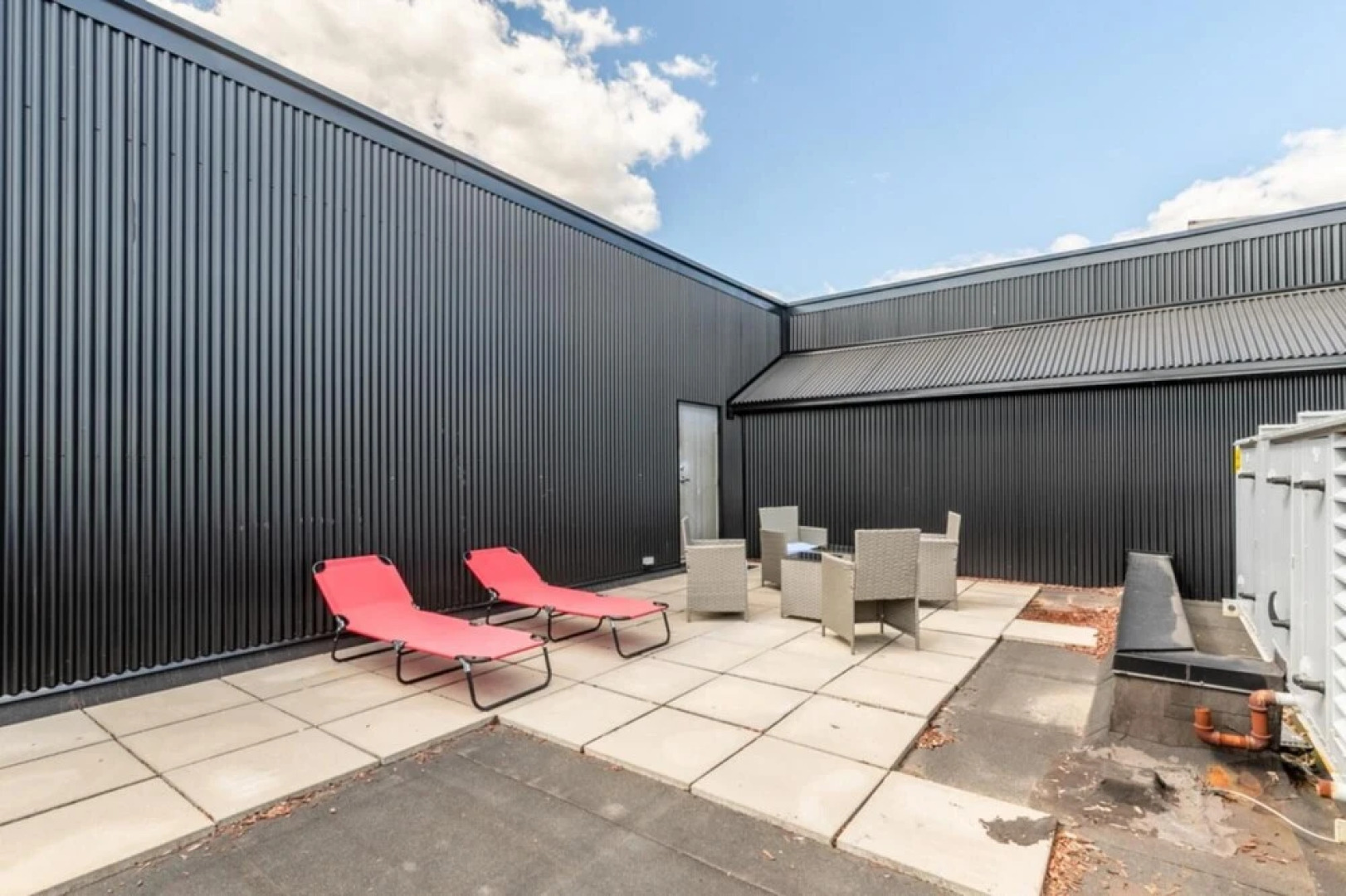 Spacious 2Br Dundurn Loft Rooftop Terrace Parking Gym