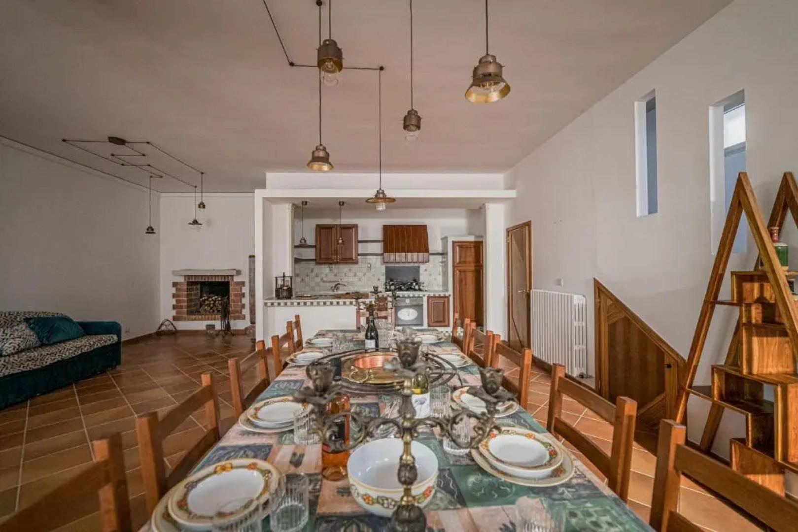 Villa con grande piscina privata e 5 camere m550